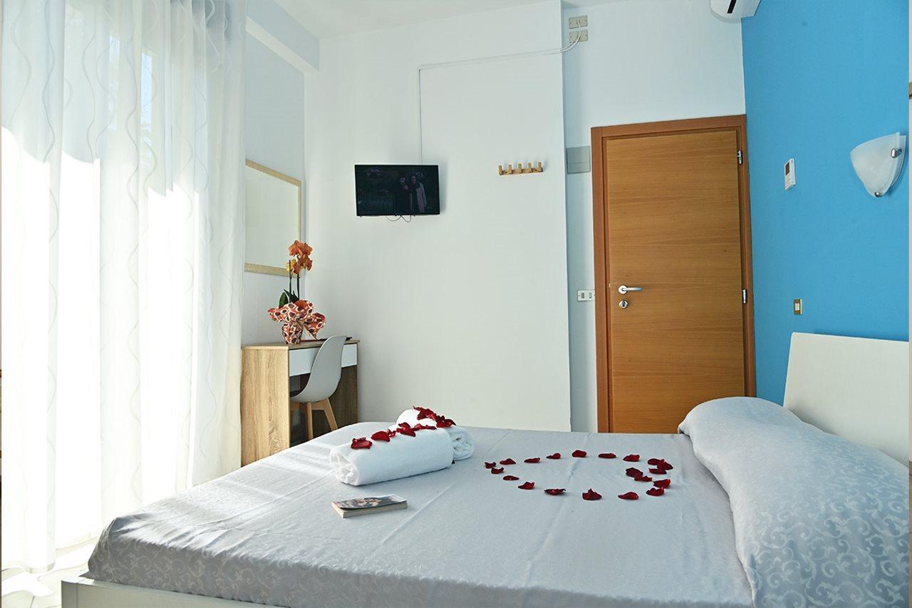 Hotel Italy Misano Adriatico Exterior photo